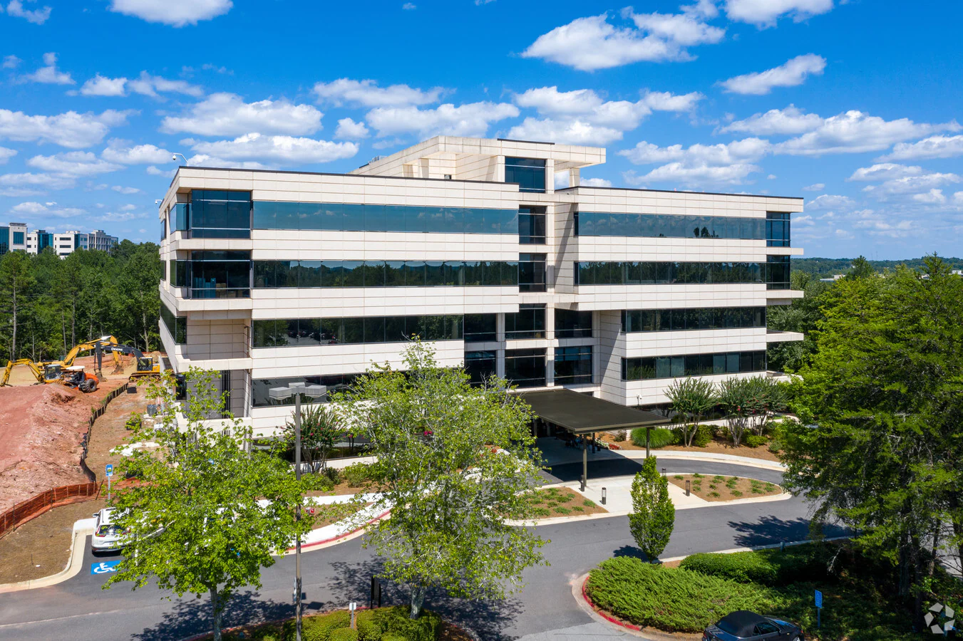 Office building housing the United Vein & Vascular Centers clinic in Alpharetta, Georgia.