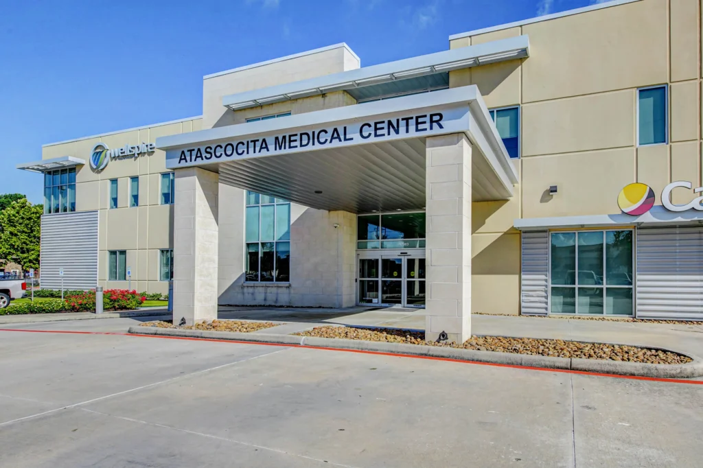 Exterior of Atascocita Medical Center, home to United Vein &amp; Vascular Centers in Atascocita, Texas.