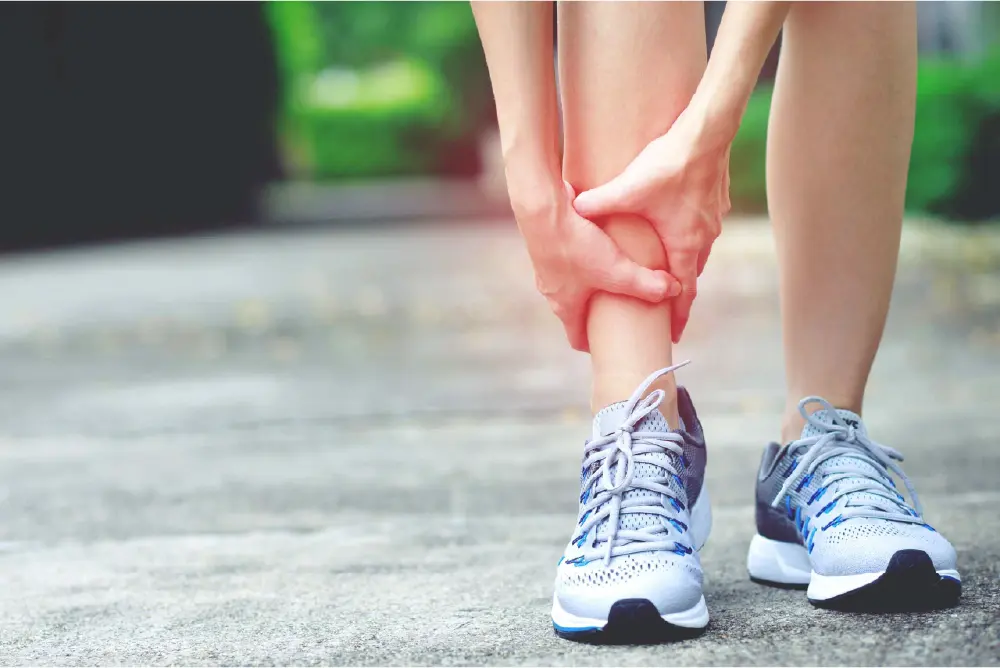 Pulsating and pain in leg needs to be evaluated by a doctor