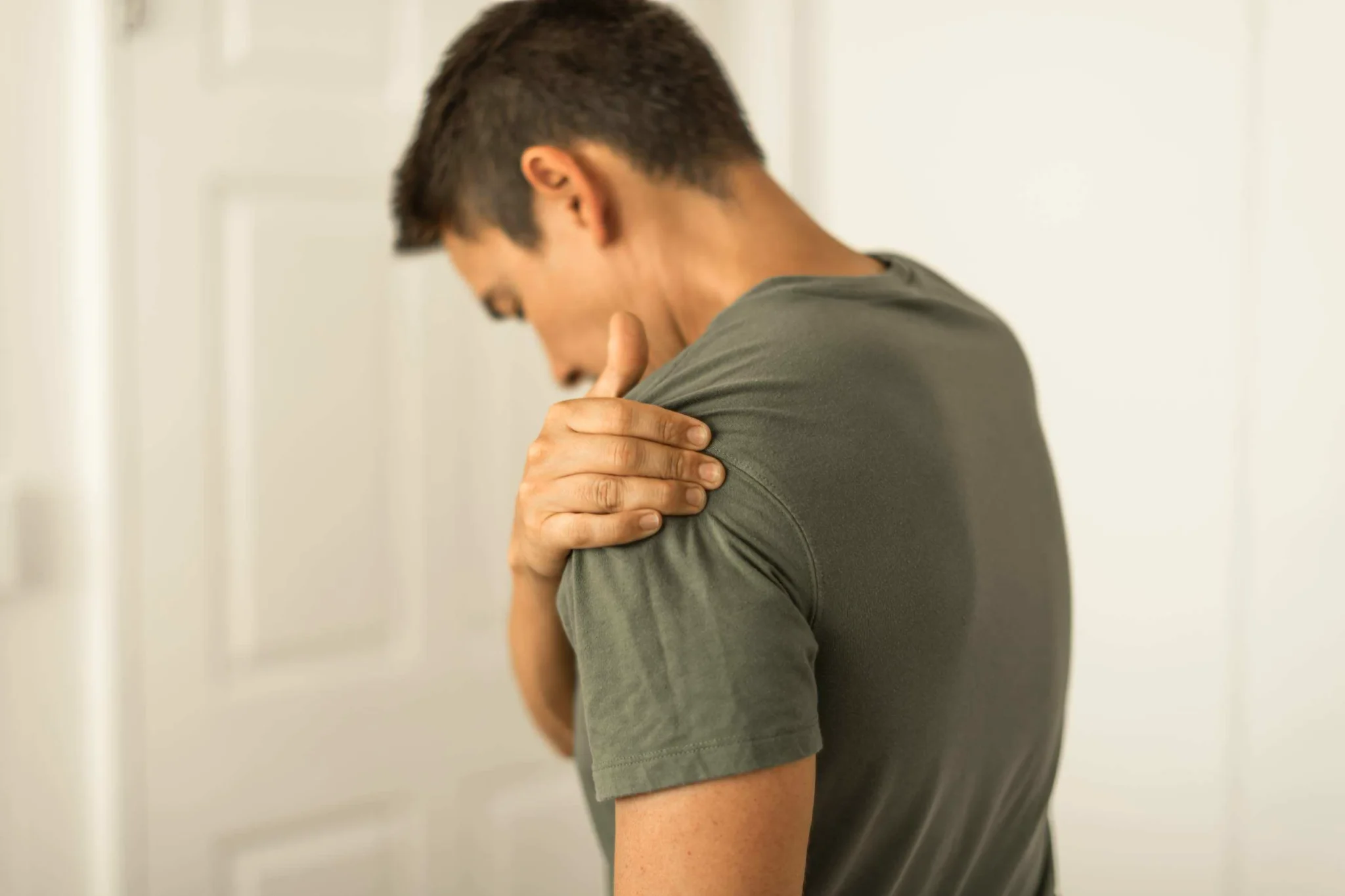 https://unitedveincenters.com/wp-content/uploads/2026/08/what-causes-chronic-shoulder-painAsset-8-1024x682.webp