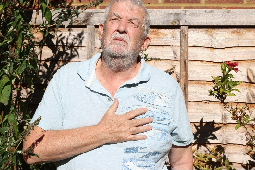 Signs that a blood clot has traveled to the lungs, also known as a pulmonary embolism